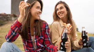 &iquest;Tus bebidas favoritas est&aacute;n desgastando tus dientes? Entendiendo la biocorrosi&oacute;n dental